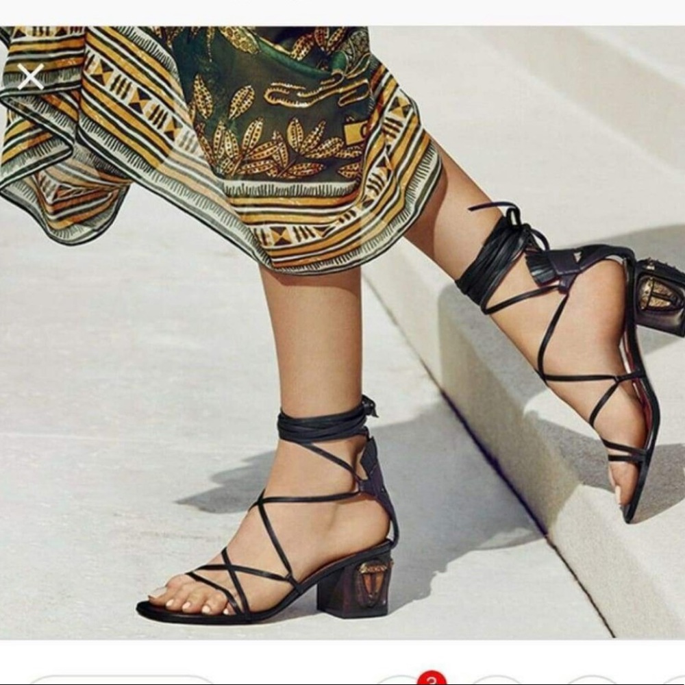 VALENTINO GARAVANI GLADIATOR SANDALS 8💥